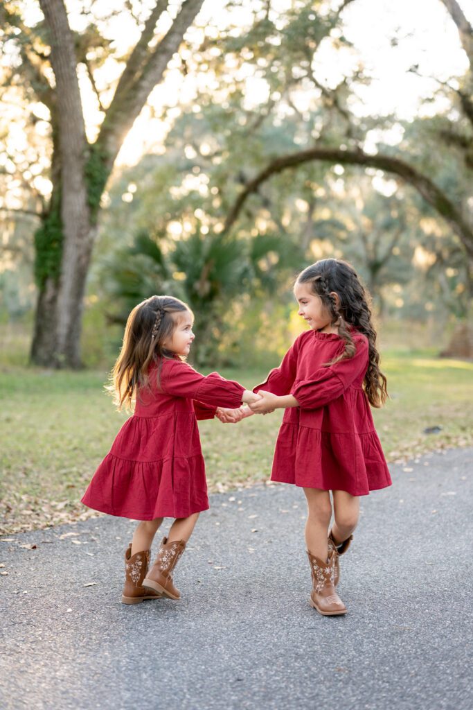 Children playing together during Moss Park Orlando family photography session in natural light